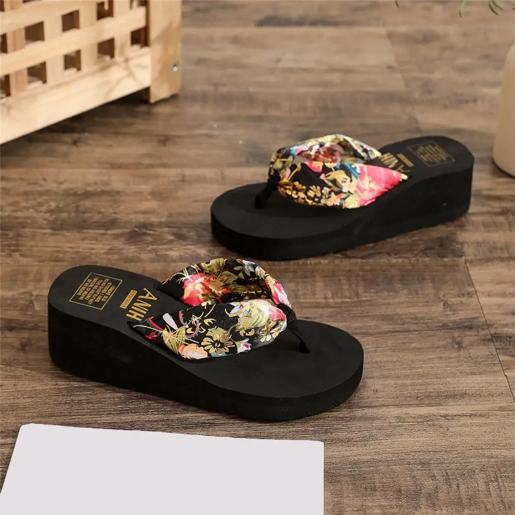 Women's Herringbone Slippers Fashionable Feet Clamping Slippers Non slip Beach and Seaside Sandals Slides Trendy Summer Slippers