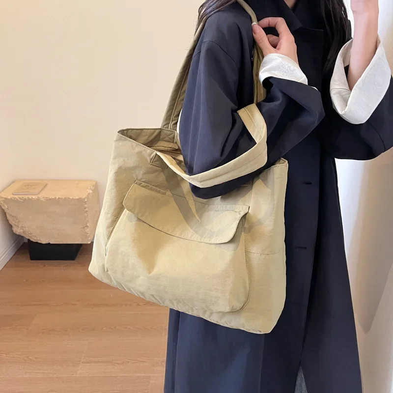 New High Quality Tote Bag Large Capacity Simple Versatile Zipper Shoulder Bag Vintage Casual Nylon Material Commuter Bag