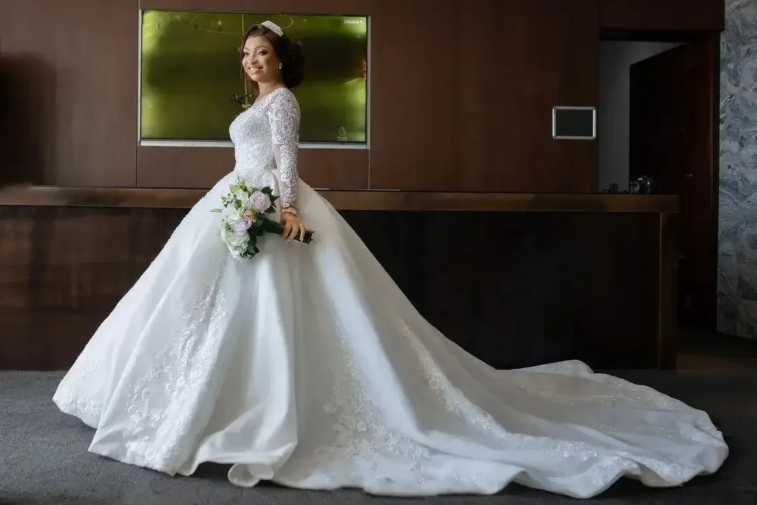 Suknia ślubna na zamówienie, długa suknia balowa, elegancka suknia ślubna maxi z rękawami, piękne sukienki koronkowe.