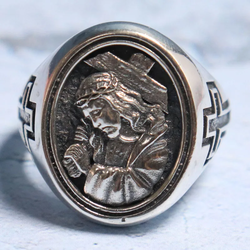 

Корона Шипов, 19 г, это кольца с глубокой гравировкой креста с короной Шипов. Индивидуальное твердое серебро 925 пробы.