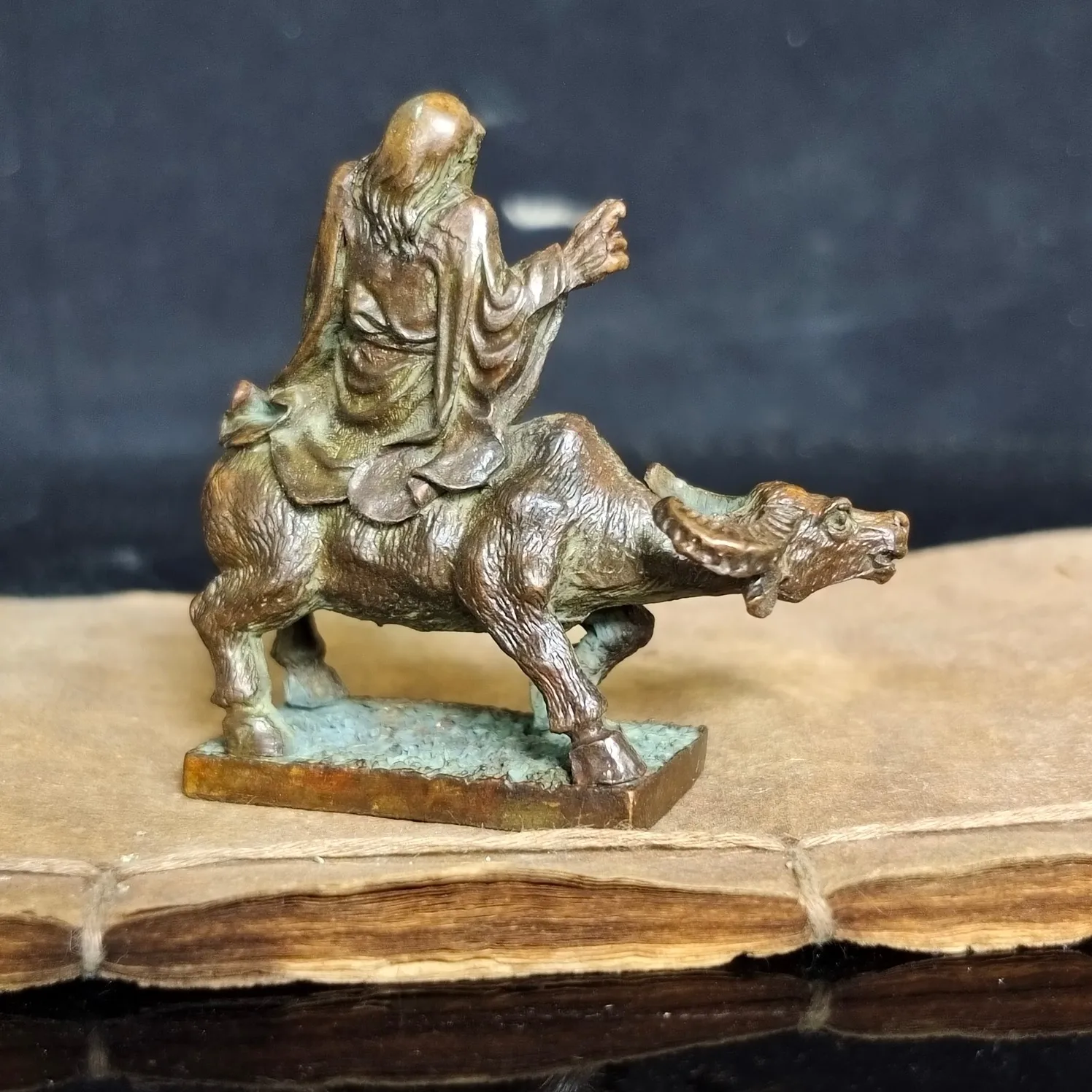 Chinese Lao Tzu Statue Home Decoration Character Sculpture Bronze Lao Tzu Riding Bull Art Sculpture Handicraft Decoration