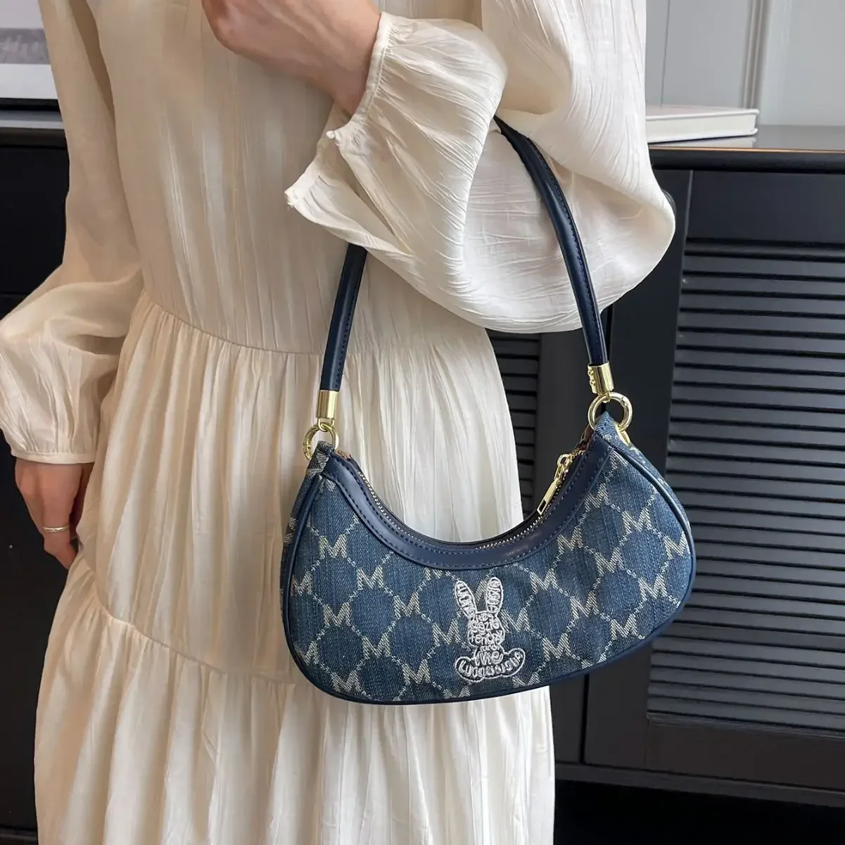 

2025 Collection! Women's Niche Retro New Moon Bag - High-End Underarm/Single Shoulder | Summer-Exclusive | Versatile Occasions