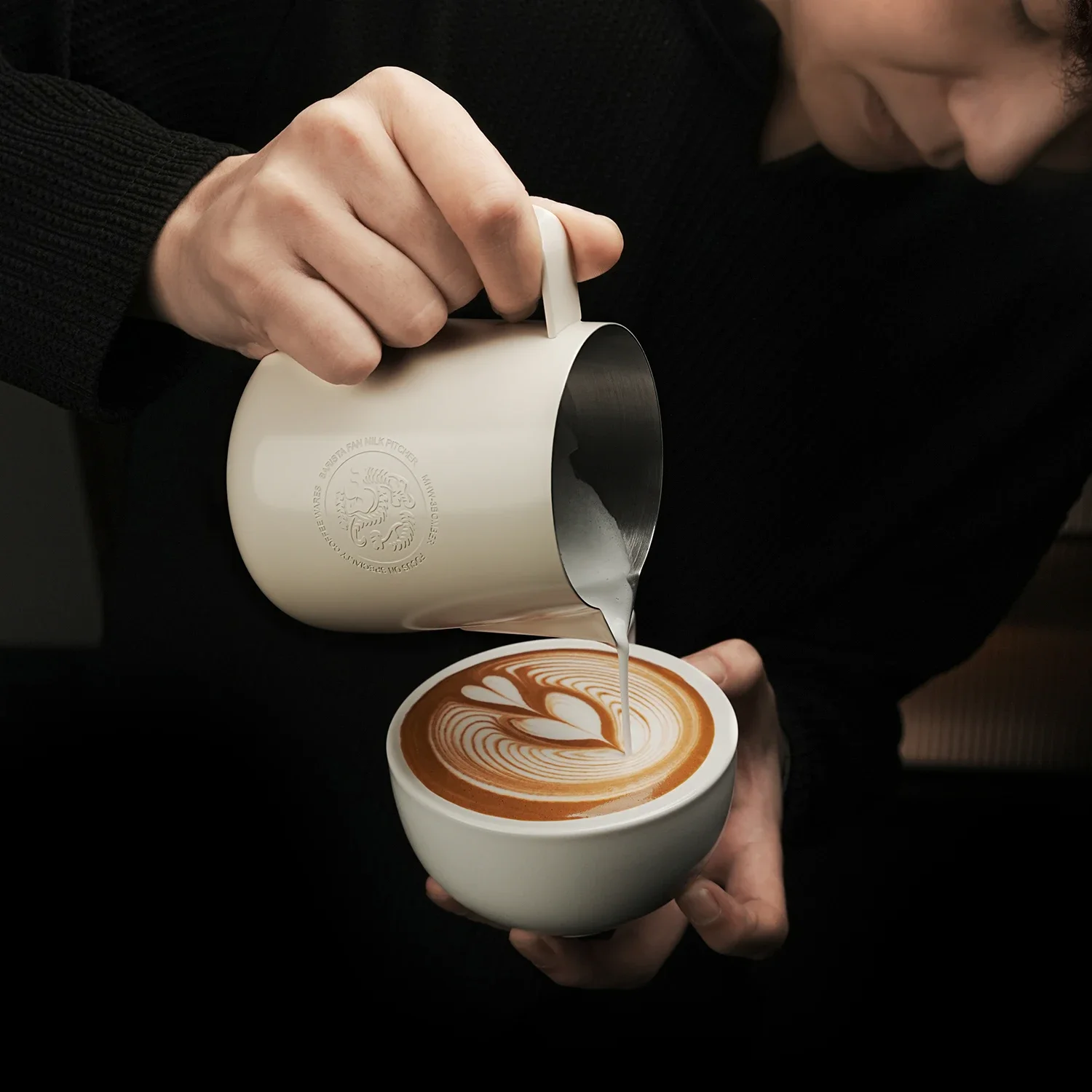 MHW-3BOMBER FF 650 مللي إبريق مزبد الحليب، إبريق حليب باريستا من الفولاذ المقاوم للصدأ الاحترافي لملحقات مقهى القهوة واللاتيه