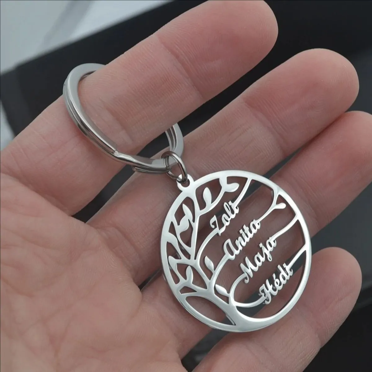 Personality Keychain Family Tree Tree Of Life Stainless Steel Keychain Round Multi-nameplate Accessories Family Gift For Parents