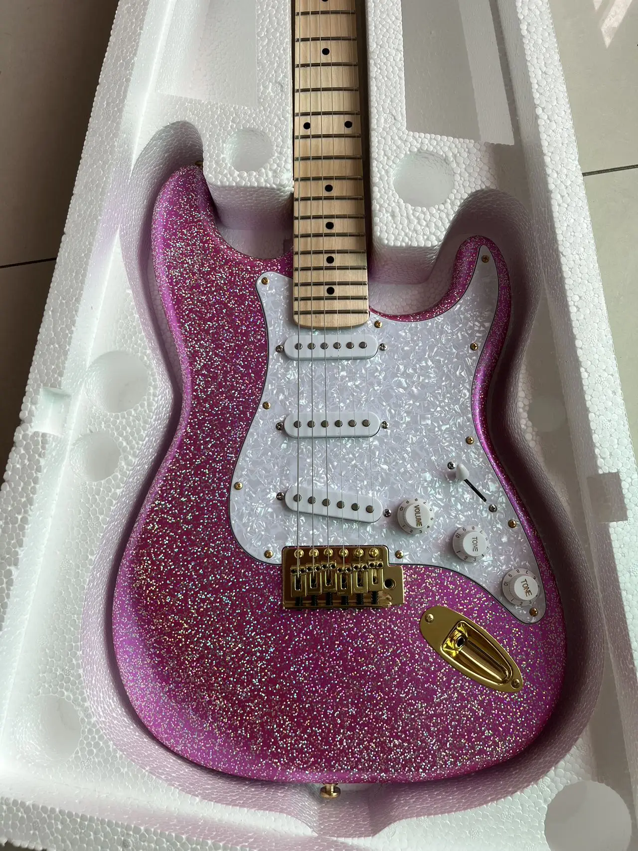 

Send in 2 days stratocaste-r custom body 6 string Electric Guitar in stock FK