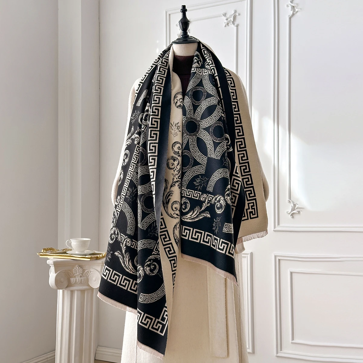 

2025 Luxury Winter Cashmere Scarf Women New Design Warm Pashmina Blanket Poncho Scarves Female Print Shawl Thick Foulard Bufanda
