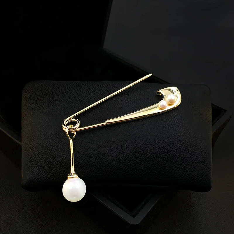 Cardigan Big Pin Accessories Sweater Brooch High-End Women's Cute Japanese Style Shawl Buckle Waist-Tight Artifact Pearl Jewelry