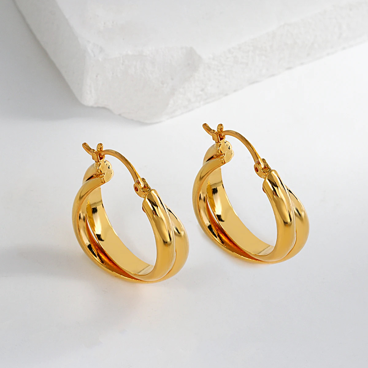 Greatera Trendy Classic Twist Metal Round Hoop Earrings  for Women Gold Color Copper Alloy Geometric Circle Earrings Jewelry