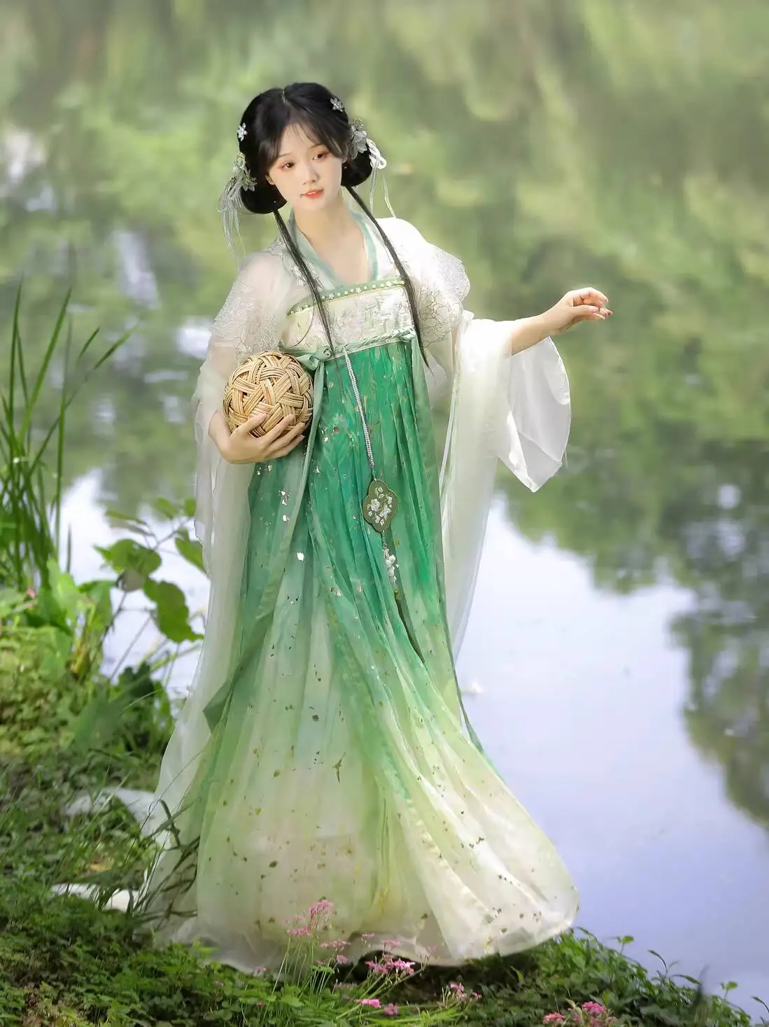 

Женский костюм в стиле ханьфу с тяжелой вышивкой и элементами ханьской культуры для повседневной носки, весеннего косплея и Хэллоуина