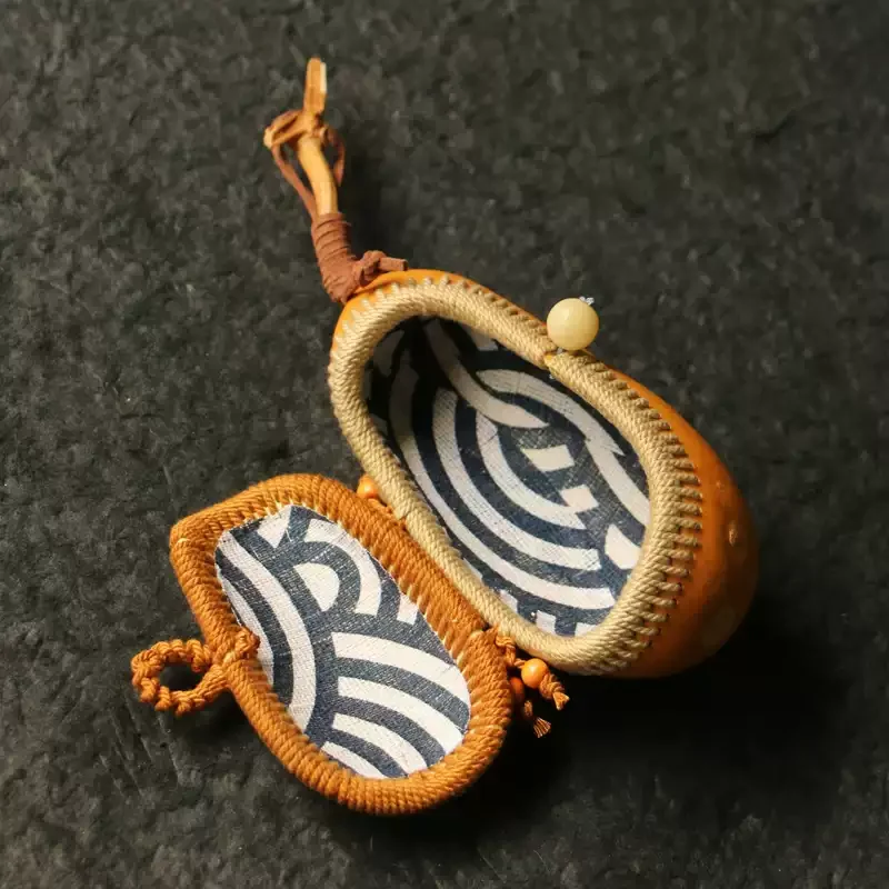 Hand‑Crafted Gourd Shaped Storage Pouch, Vintage Collectible Bag for Bracelets and Cultural Play Accessories