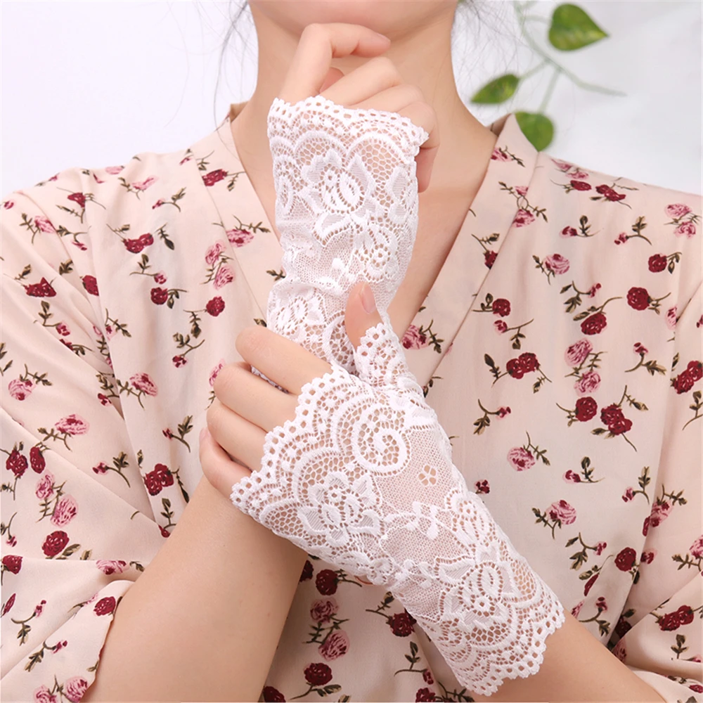 Fashion Half Finger Lace Gloves Women Dance Short Gloves Spring Summer Fingerless Mittens Outdoor Sunscreen Driving Gloves