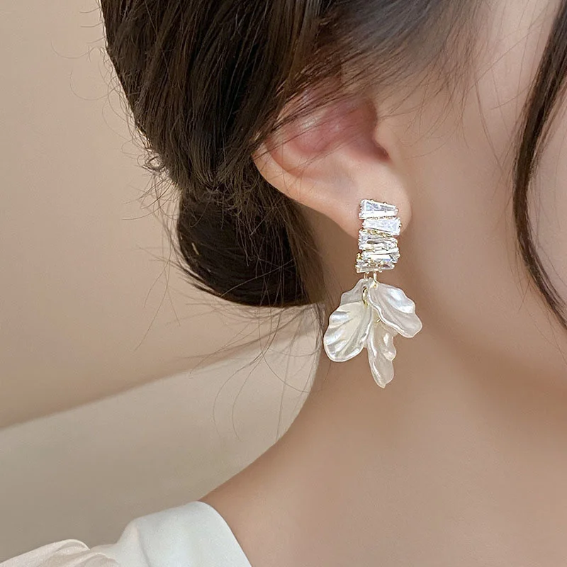 New Sale Fashion Imitation Shell Dangle Earrings White Crystal Zirconia Flower Bridal Earring Party Accessories For Women