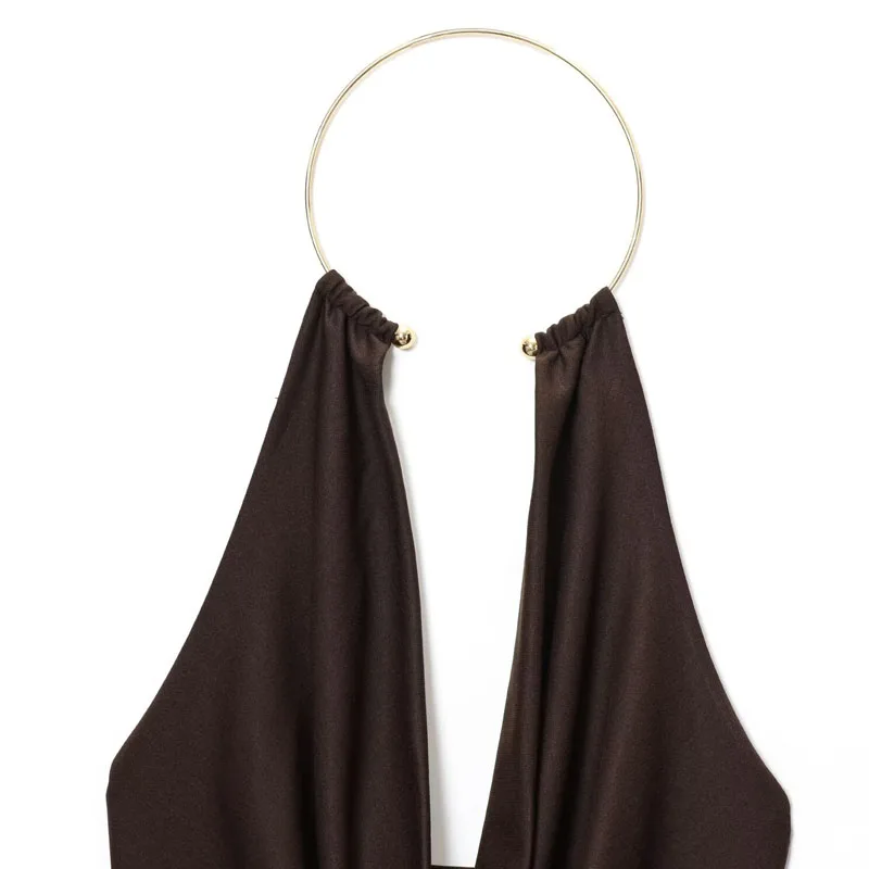 ملابس نسائية صيفية علوية مع ظهر مفتوح مثير مع رسن مطوي مجوهرات وقلادة بنية على طراز الشارع بدون أشرطة