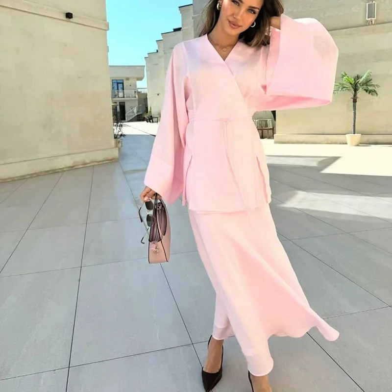 

Women's 2025 autumn new V-neck long-sleeved design lace-up top half-length skirt two-piece commuting suit