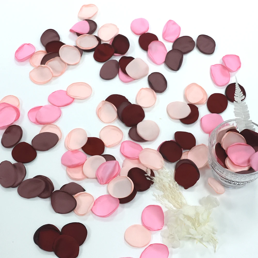 

100pcs Satin Silk Rose Petals Flower Petals for Valentine's Day Wedding Party Table Decoration