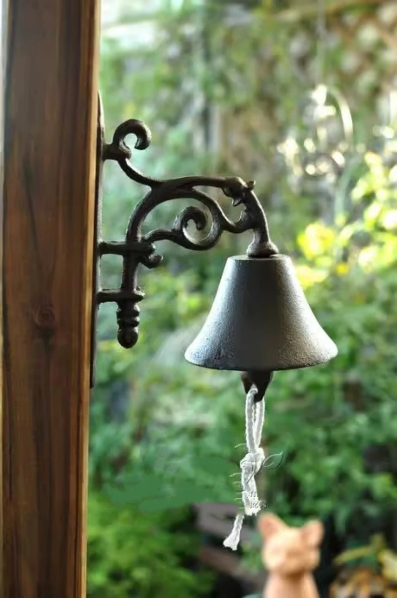 European Retro Iron Hand Bell, Garden Cast Iron Wall Decoration, Wall Hanging Doorbell, Gardening Decoration