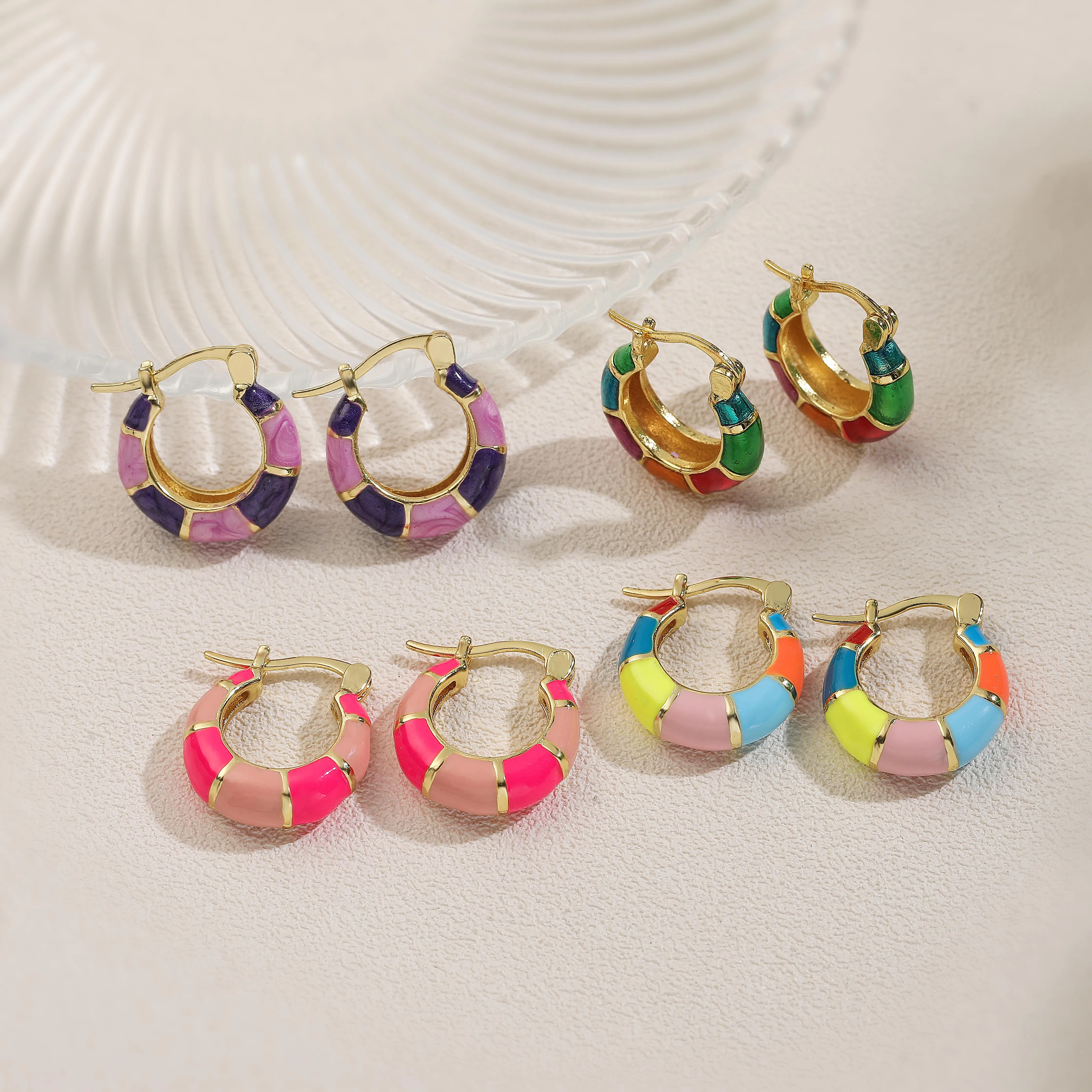 HECHENG,Sweet Colourful Enamel Metal Round Earrings Fashion Daily Ladies Party Sexy Earrings Accessories 1 Pair