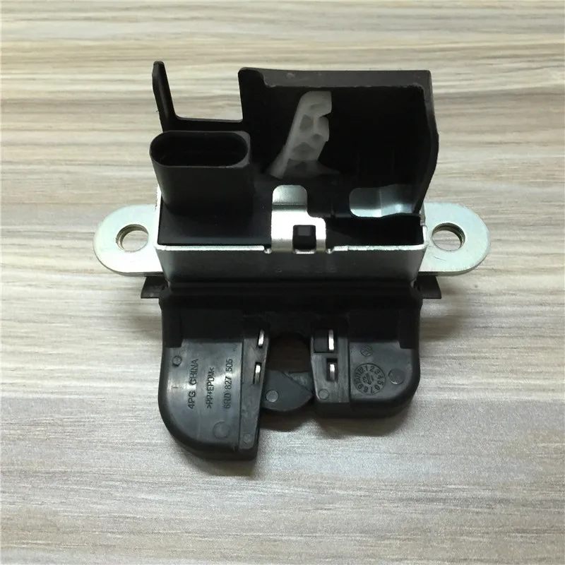 For Car Touran Tiguan Trunk Lock Trunk Lock Block Suitcase Handle License Plate Light: 1T0 827 505 D