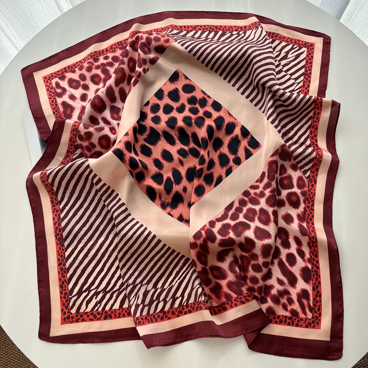 Luxus 70*70cm Quadrat Schal Für Frauen Damen Leopard Print Hijab Elegante Halstuch Bandanas Weiche Fleck Faux Seide schals Schal – Detail 3