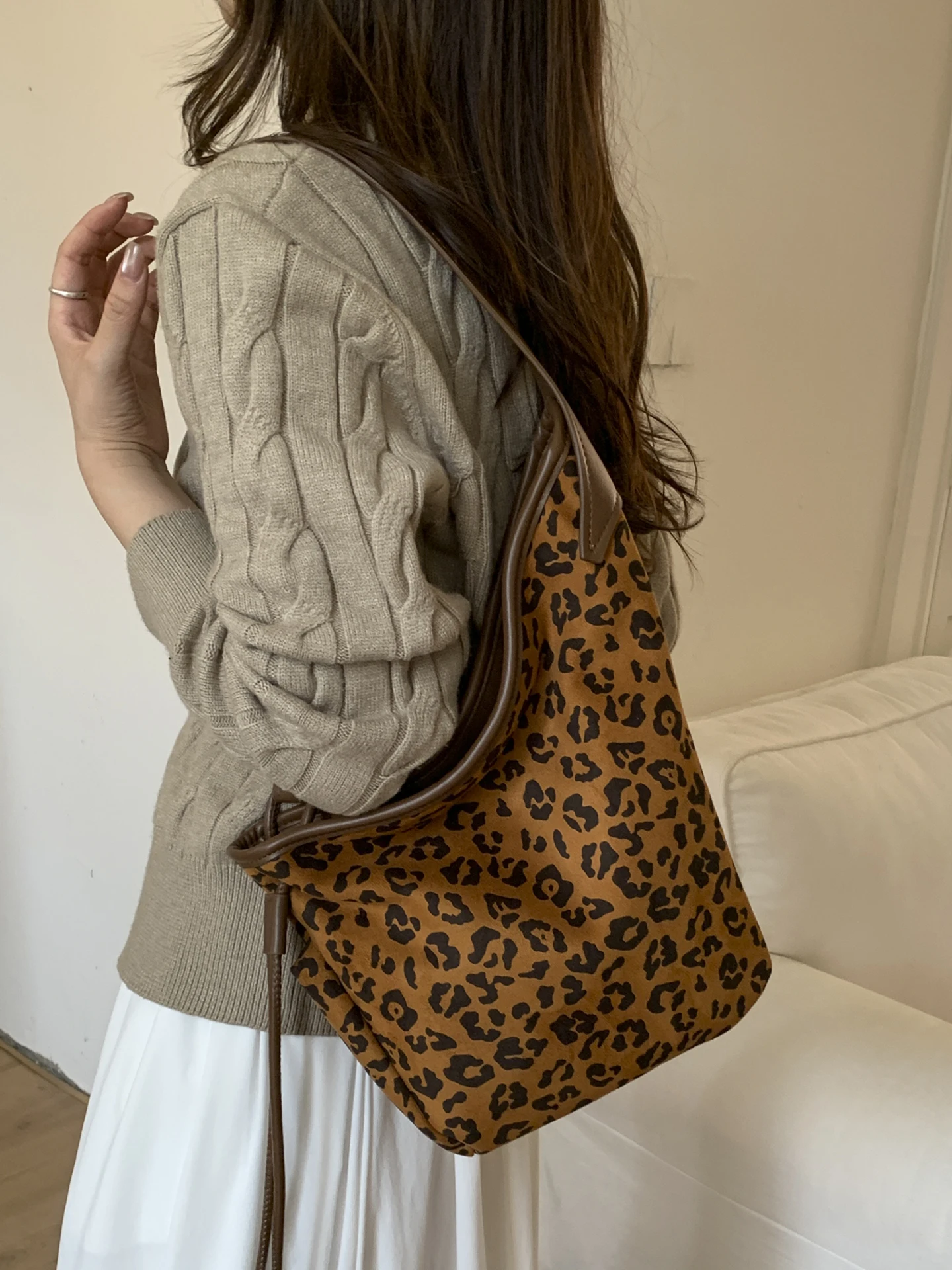 Leopard Women's Bag Autumn Winter New Korean Style Irregular Shape Large Capacity Bucket Bags Zipper Faux Suede Crossbody Bag