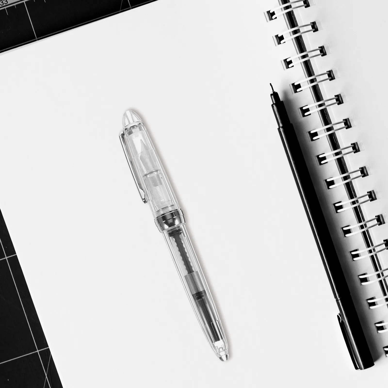 

Portable Lightweight Fountain Pen Transparent Acrylic Design Ergonomic Grip Smooth Writing Performance Ideal for Students