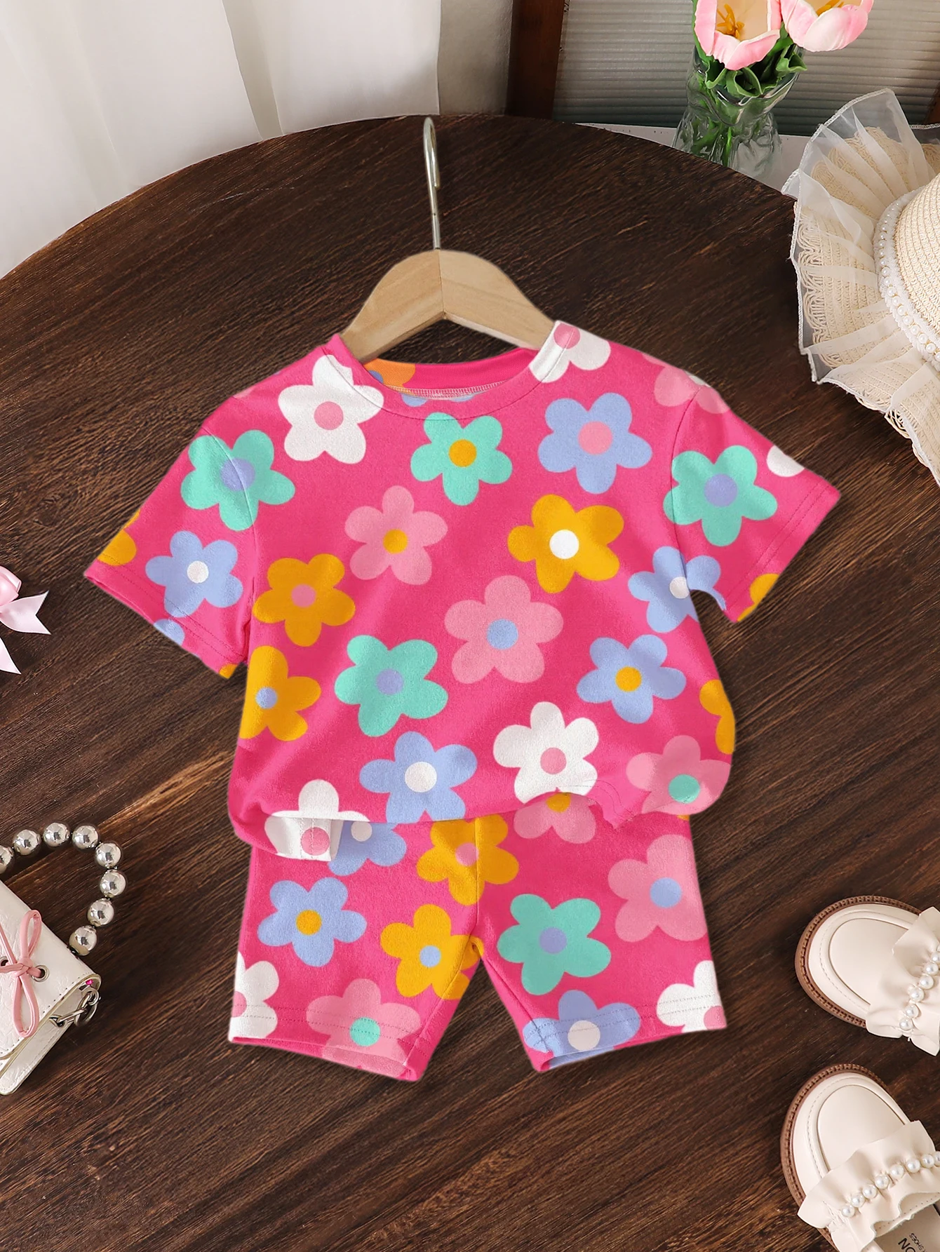 2-Piece Fashionable Summer Set for Girls: Floral Print Round-Neck Short-Sleeve Top + Elastic Waist Shorts, Outdoor Stylish and Youthful Casual Outfit for Girls