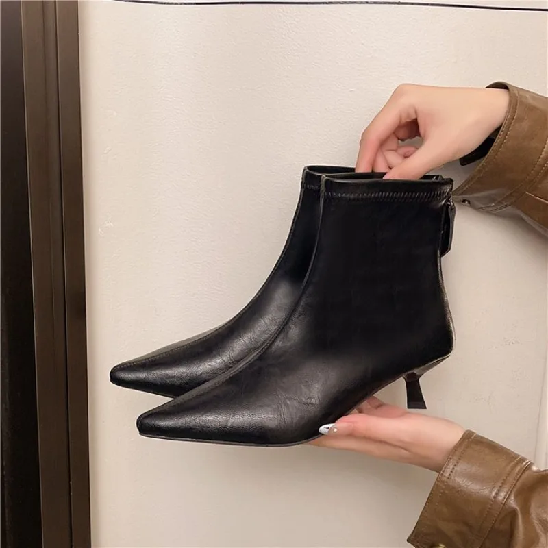 2025 Novas botas femininas com plataforma e calças sem joelho