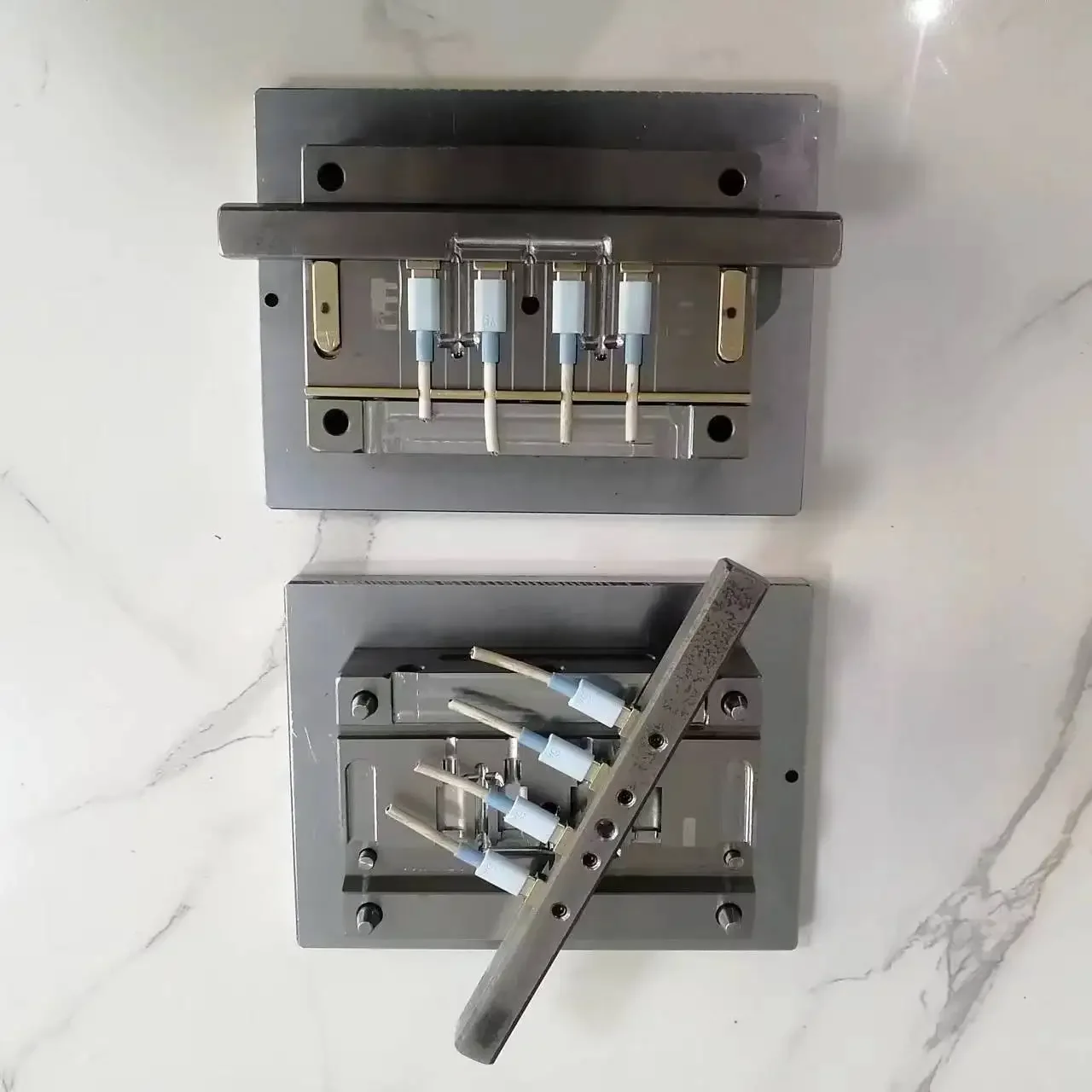 Forma wtykowa Forma zewnętrzna TYPE-C