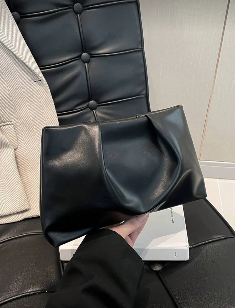 New Spring and Summer Fashion Solid Color Clutch Bag, Pleated Cloud Bag, Casual Envelope Bag, Makeup Bag, Travel Accessory Bag, Inner Lining Bag, Toiletry Bag, Storage Bag, Perfect Match for Women's Graduation Gowns, Graduation Ceremony Accessories, Sequined Dress for Women, Shiny Gown, Elegant Ladies' Dress, Exquisite Graduation Gift Bag, Fashionable Clutch Bag