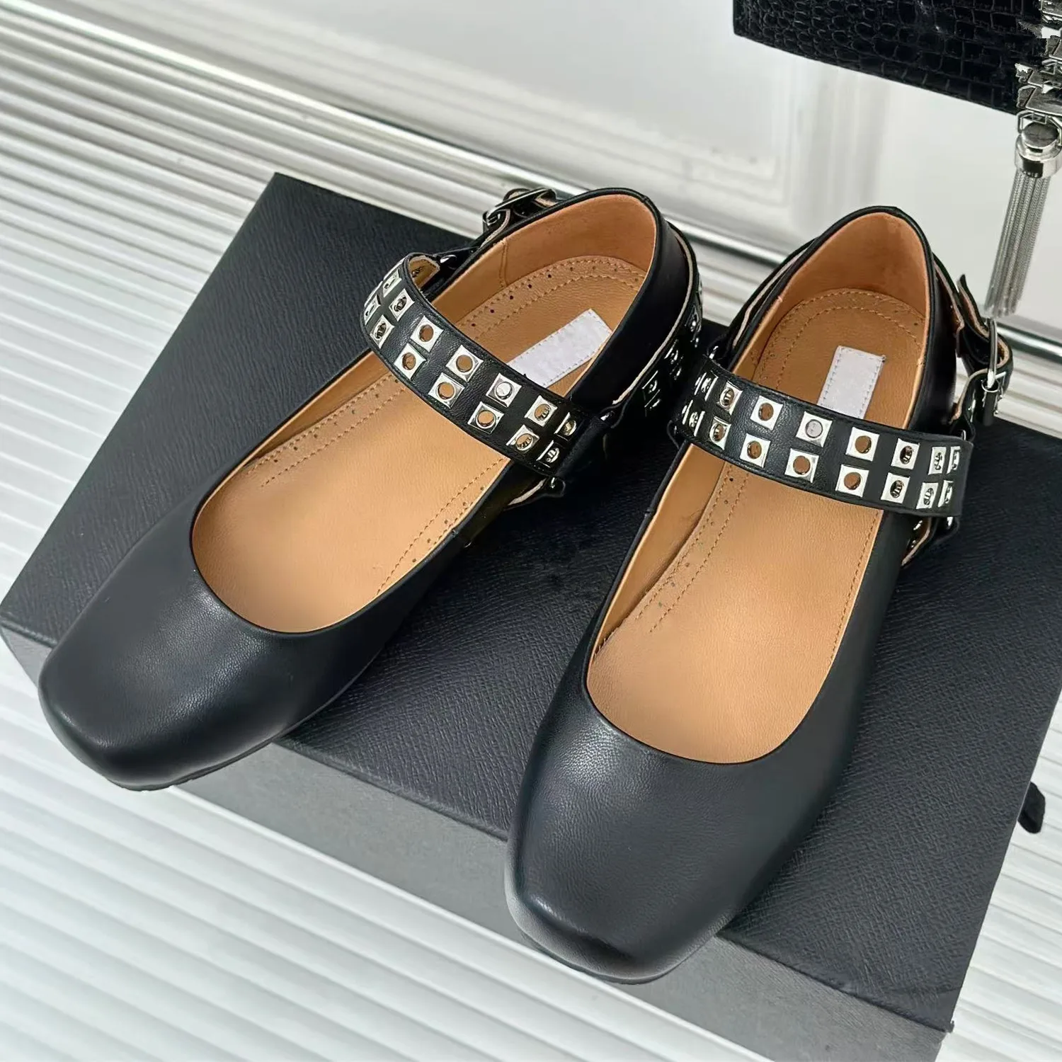 

Soft soled Mary Jane leather shoes, shallow mouth, 2025 new autumn commuting versatile single shoes, flat bottomed women's shoes