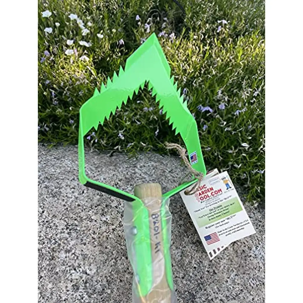 Garden Weeding Hoe Trenching Digging Tool Saw Tooth Edge Balanced Design 5'3