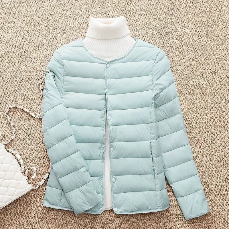 Jaket wanita Korea kerah bulat, jaket mantel kasual ultra-ringan Musim Dingin 2024, mantel parka bantalan leher-o, mantel Puffer