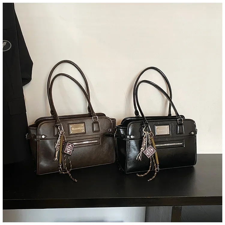 

Женская сумка-подушка под мышками люксового бренда 2025 года, большая вместимость, регулируемый плечевой ремень, модная минималистичная пригородная сумка