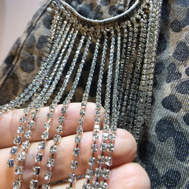 2025 여름 신상 헤비 인더스트리 태슬 다이아몬드 체인 하이웨이스트 슬림 레오파드 프린트 데미지 데님 숏팬츠 여성 스트릿 핫팬츠