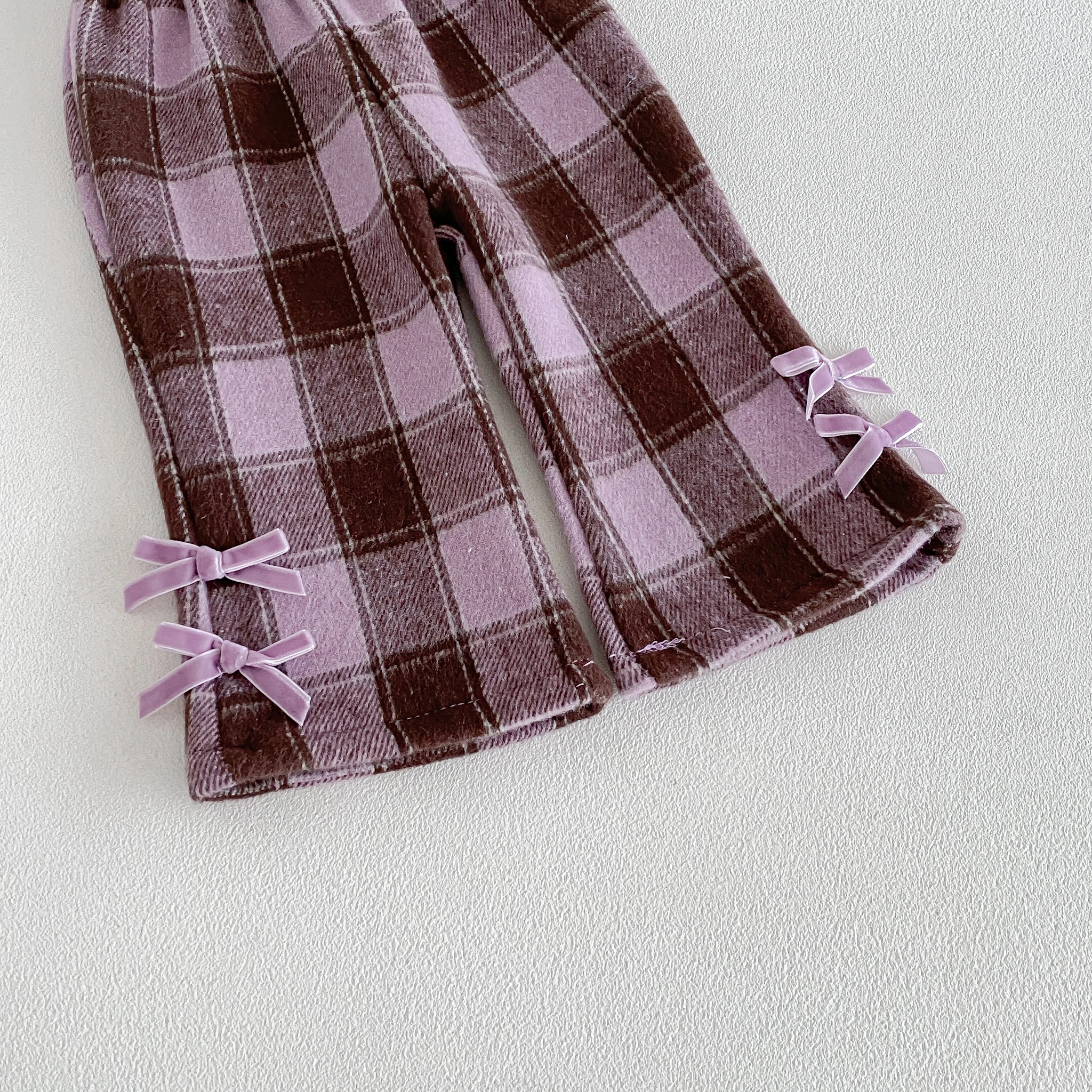 Mädchen Herbst 2026 Neue Kollektion: Cape-Pullover, Unterziehshirt, karierte Freizeithose mit Schleife - Stilvolles Dreiteiliges Set – Detail 9