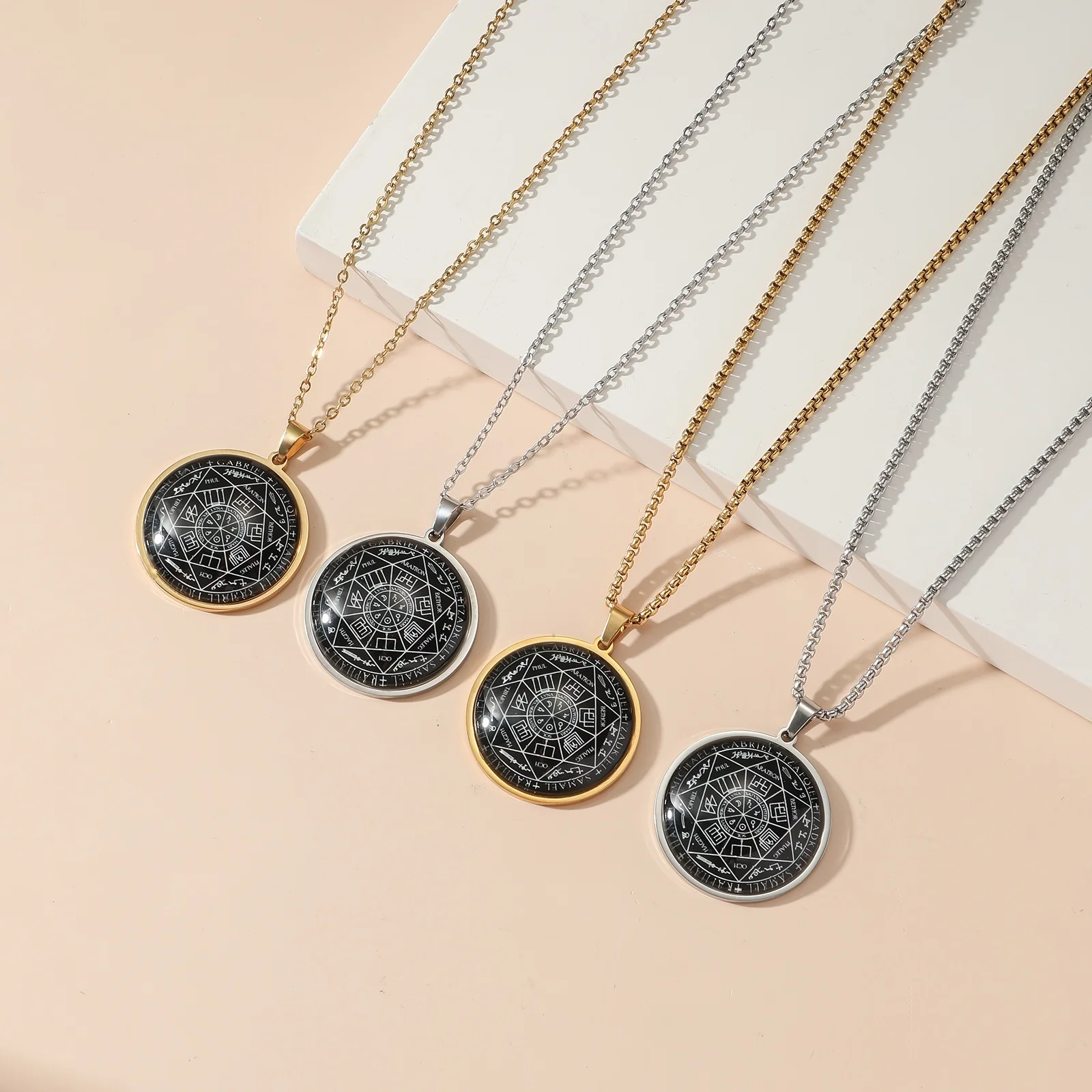 Luminous Six-Pointed Star Islamic Amulet Pendant Necklace, 304 Stainless Steel Muslim Faith Round Pendant, an Accessory for Daily and Evening Occasions