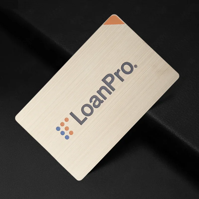 ออกแบบการ์ดโลหะกันน้ำและกันการกัดกร่อน ทนทาน ใช้เป็นการ์ดเล่นหรือนามบัตร