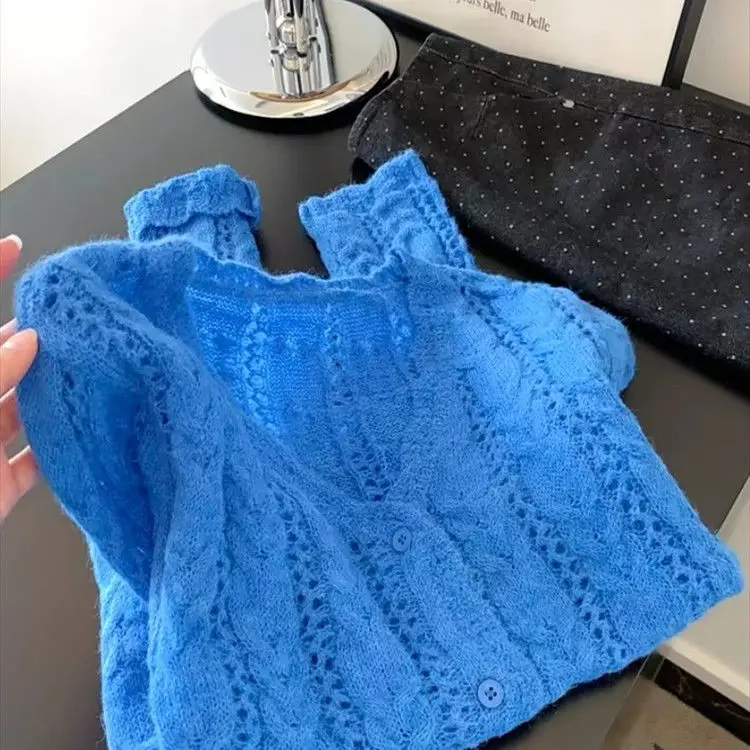 

Синий полый кружевной вязаный кардиган с v-образным вырезом для женщин, весенне-осенний новый стильный темпераментный модный свитер