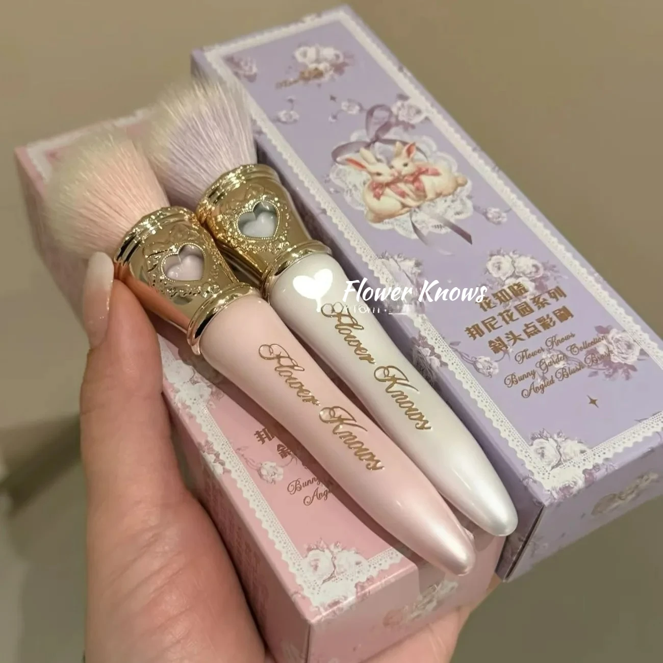 Flower Knows Bunny Garden Rouge-Pinsel Weicher Veganer Make-up-Pinsel für Konturierung Präzisions-Wangen- und Gesichts-Make-up-Tool