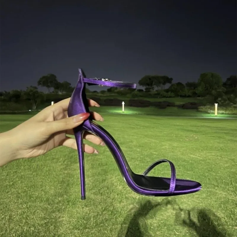 Offene Zehenpartie Einriemen-Stiletto-Sandalen Trendige Damen-Strass-Pumps aus Satin