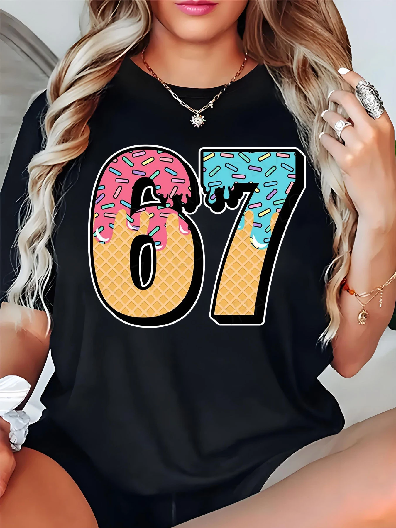 

Женская черная футболка с принтом 67, повседневный свободный топ с принтом в виде пончиков для повседневной носки и уличного стиля