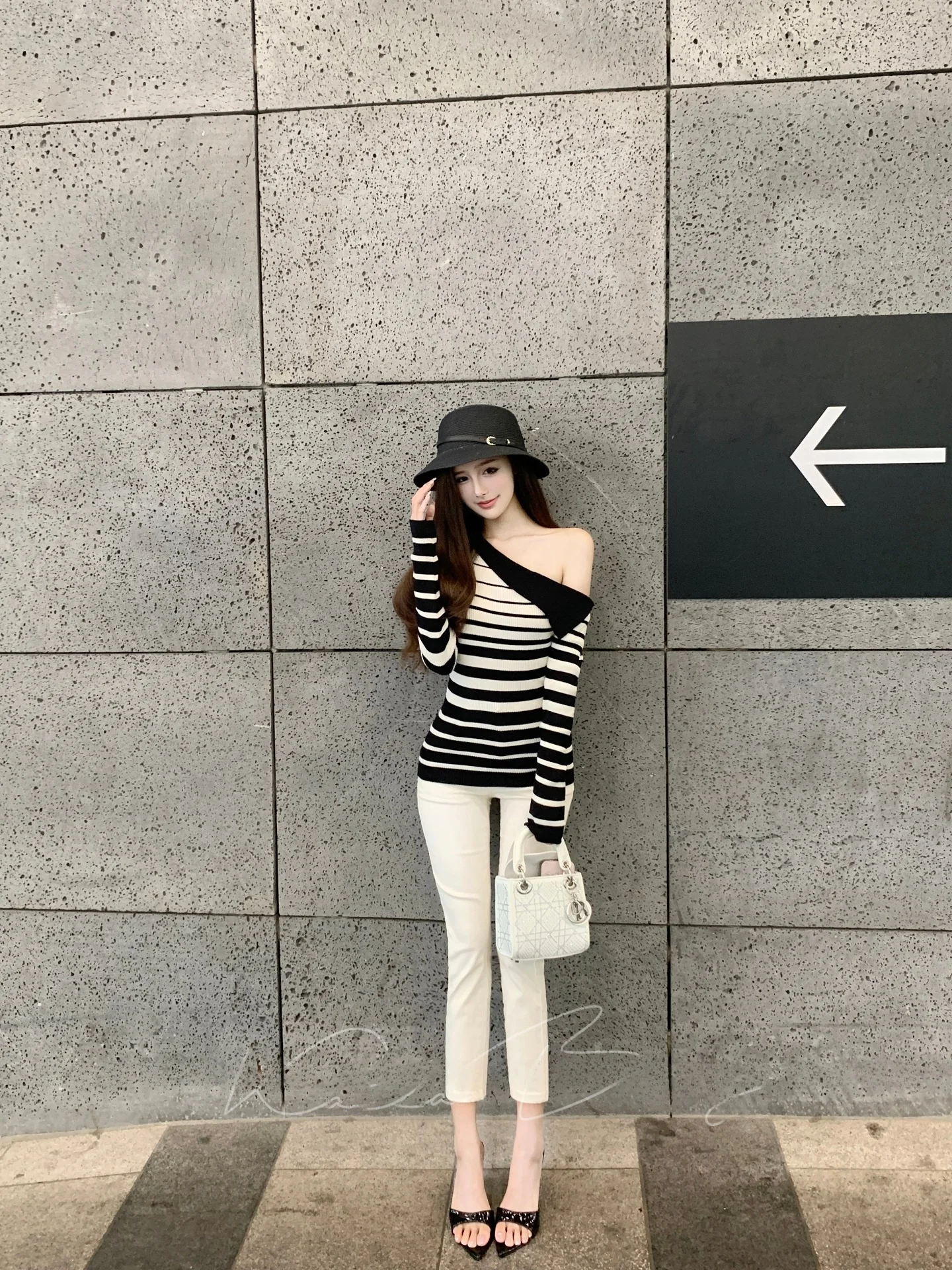 

High Waist Slim Fit Denim Jeans Korean Style Elastic Stretchy Single Button Fashionable Pencil Nine Point Pants Ladies Jeans