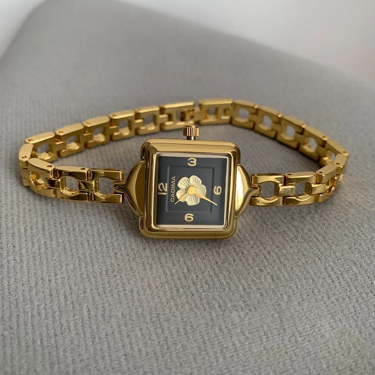 New vintage women's watch black gold camellia chain  light luxury fashionable square high-end women's quartz watch