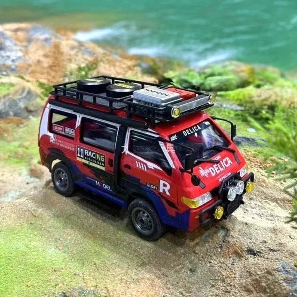Carro de controle remoto com tração nas quatro rodas 1/24 RC com sistema de iluminação Simulação Modelo de controle remoto Brinquedo para presente