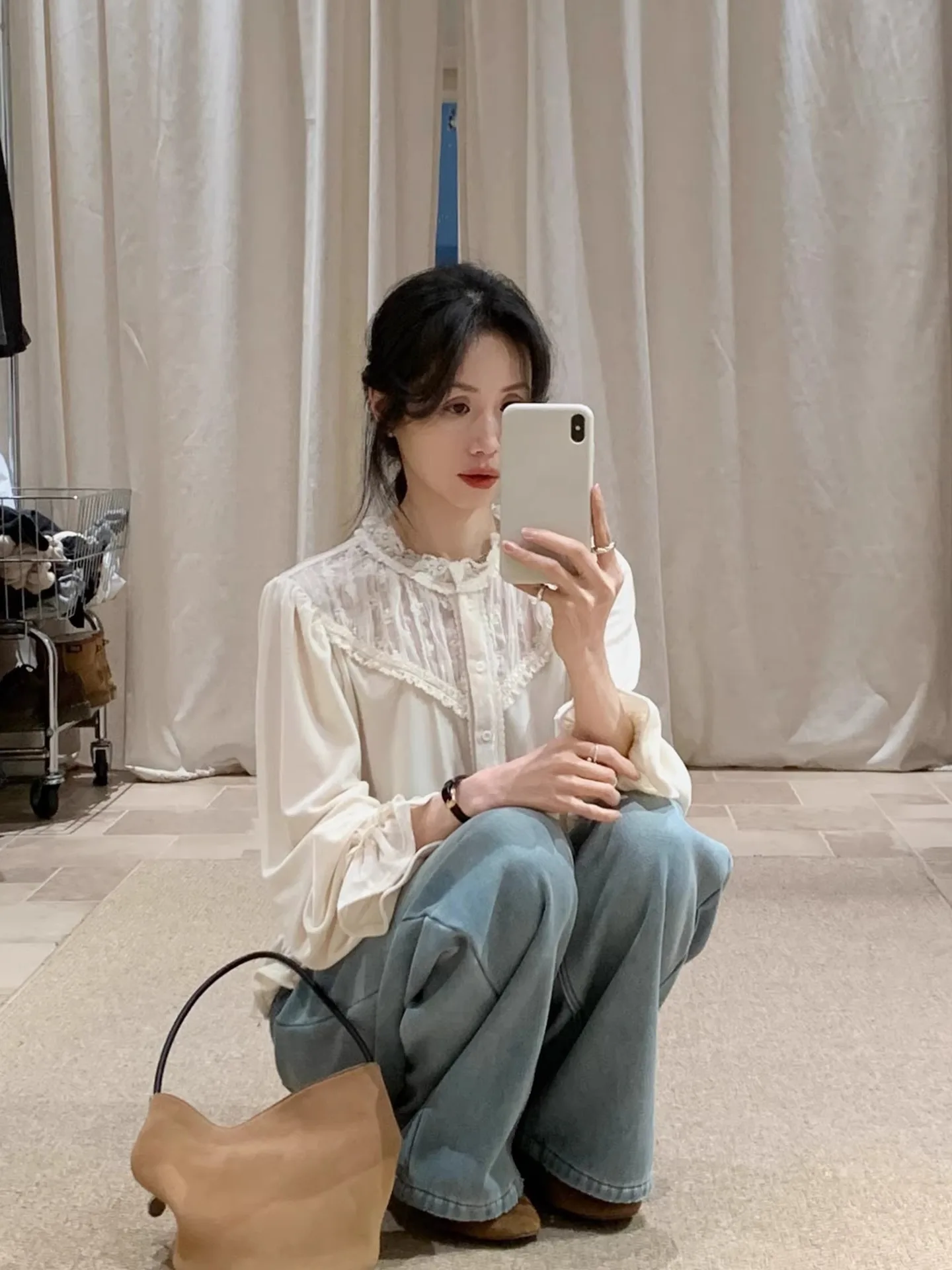 

Velvet Lace Splicing Shirt Women's Bell Sleeve Slimming Top Soft Style Velvet Fabric Long Sleeve Loose Fit Spring New Arrival