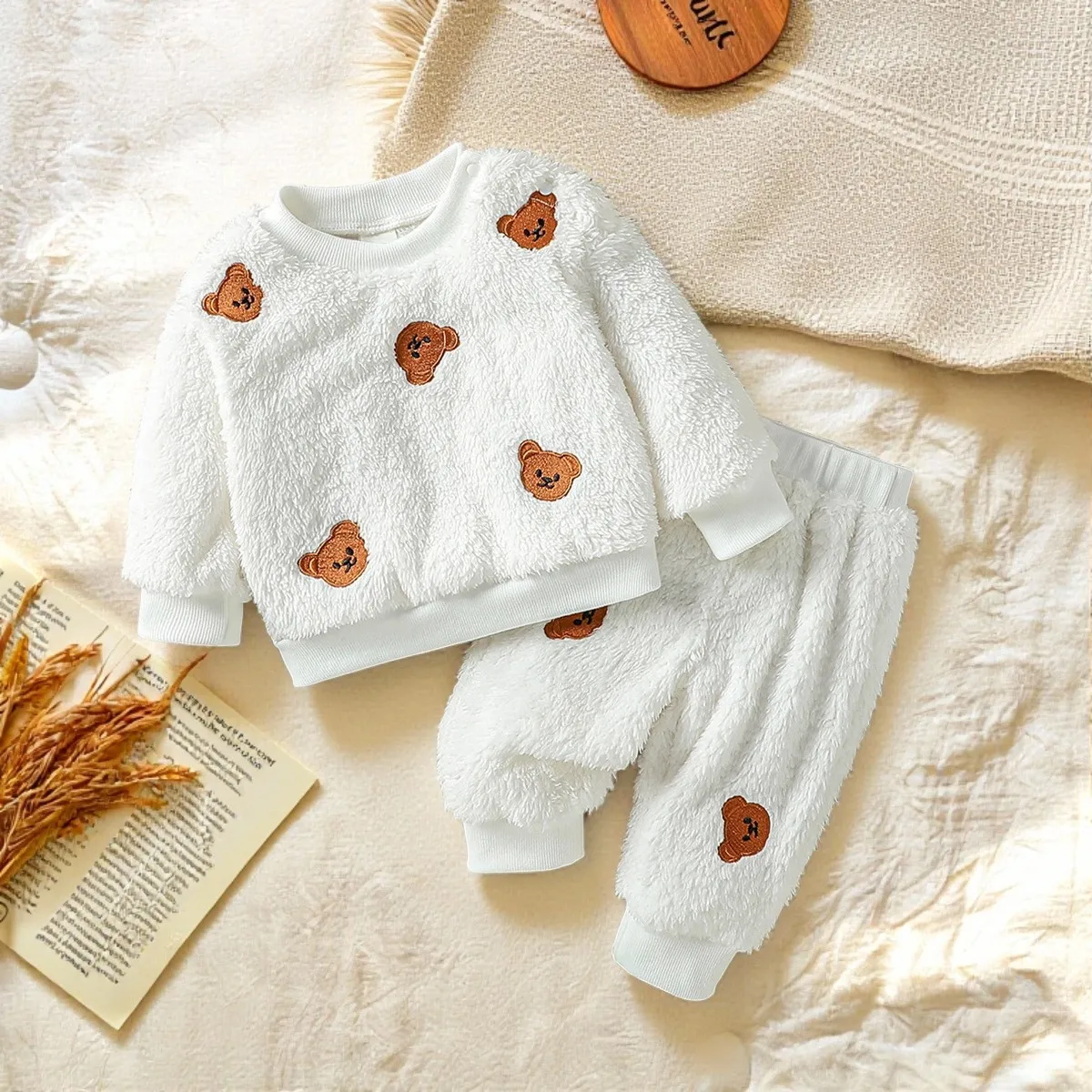 

2025 комплект унисекс для маленьких мальчиков и девочек, 2 шт., осенне-зимние утепленные флисовые комплекты с длинными рукавами и милым медведем, повседневная одежда с героями мультфильмов для детей 1–3 лет