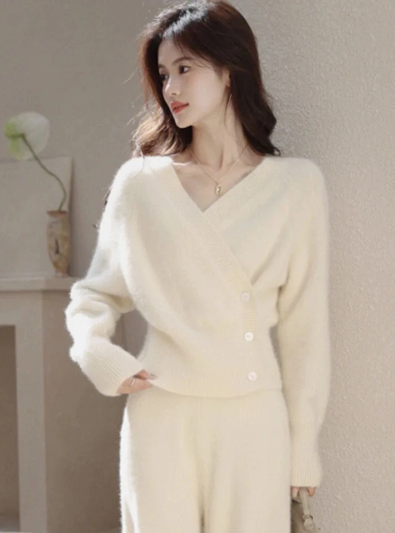 2024 Autumn and Winter Two-piece Set, New Gentle Fried Street High-end French White Knitted Sweater Pants Set