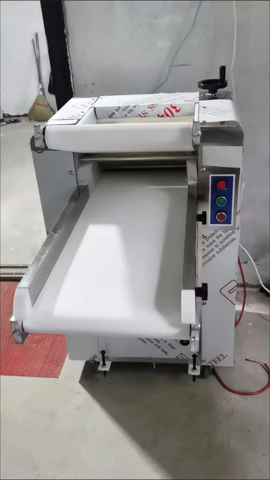 Spreader per pancake Sfogliatrice per pasta da tavolo commerciale Pressa per pasta per pizza