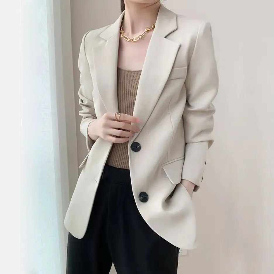 Stilvoller, trendiger, eleganter, lässiger Blazer für Damen im Herbst