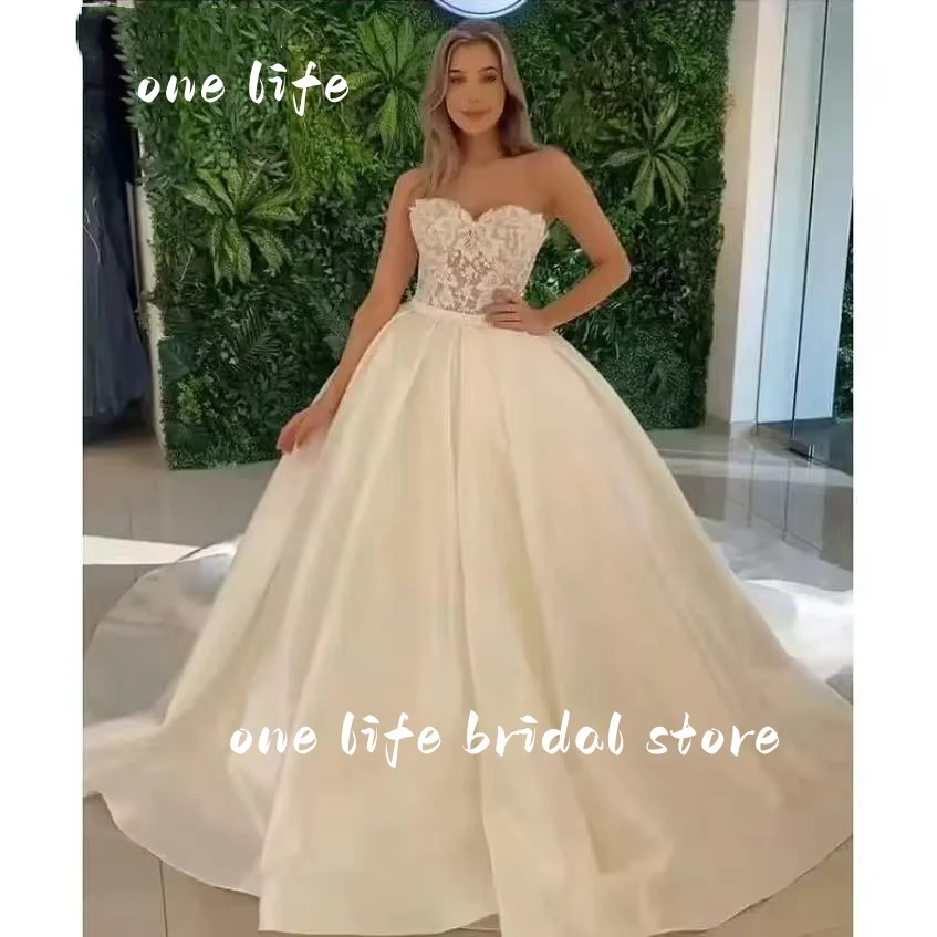 ONELIFE ボールガウン ウェディングドレス スイープトレイン カスタマイズされたレースアップリケ 恋人 フロアレングス ノースリーブ ベスティド・デ・ノビア